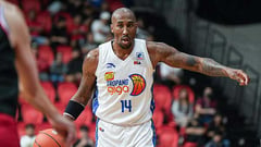 Hollis-Jefferson plays Santa’s role