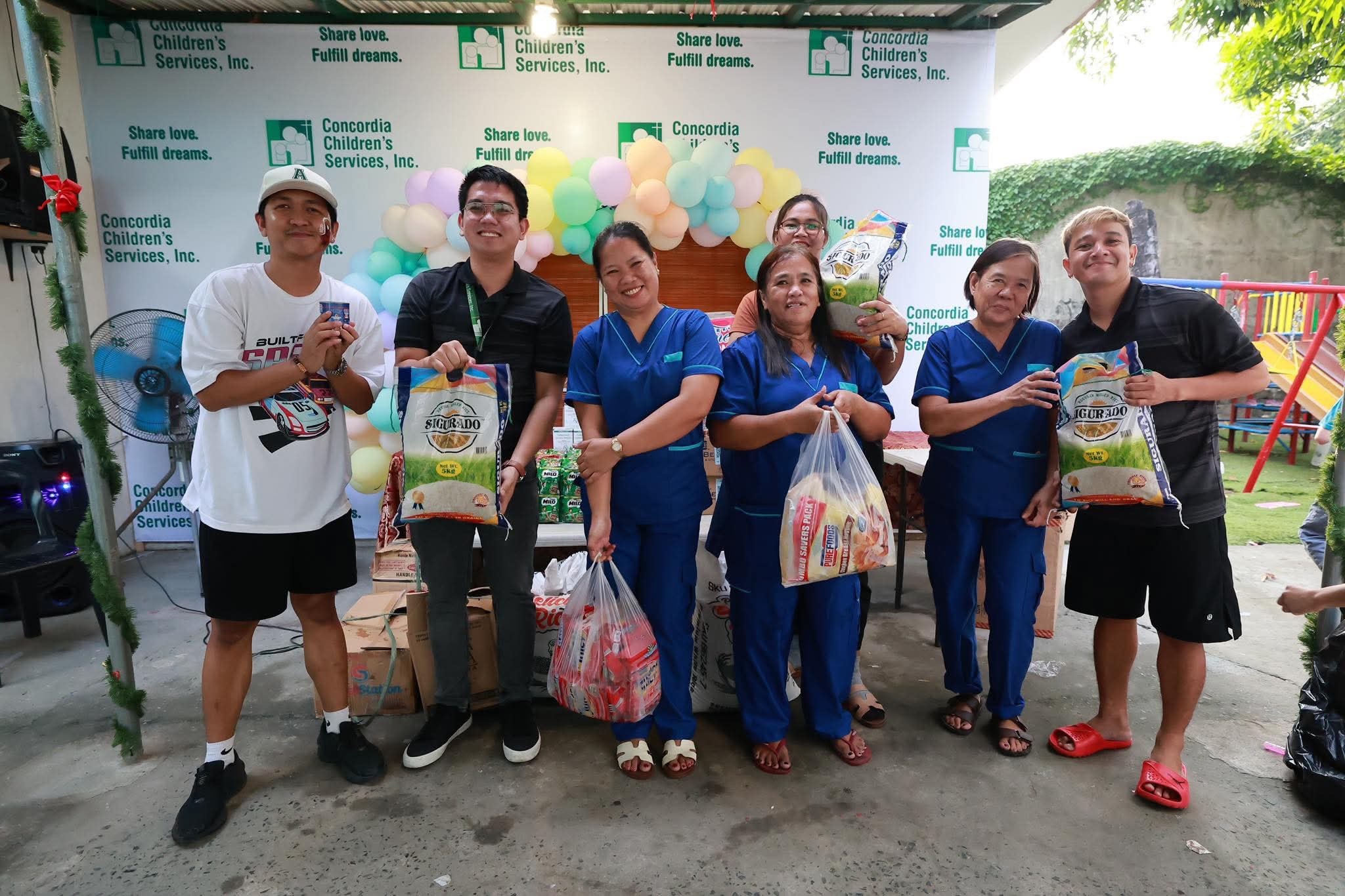 Scribes bring holiday cheers to less fortunate 