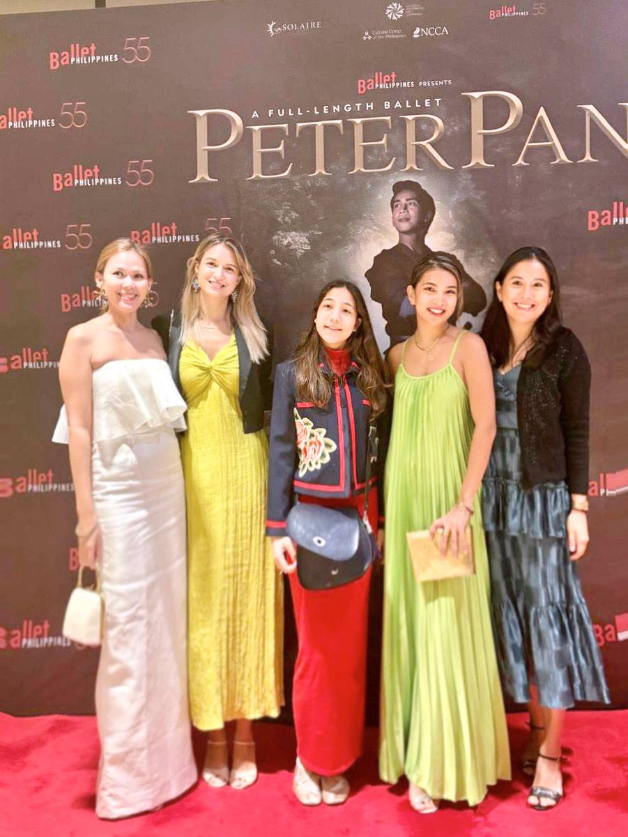 Camille Villanueva, Natalia Peña, Lucia Boschi, Isabella Fernandez and Audrey Jalbuena.