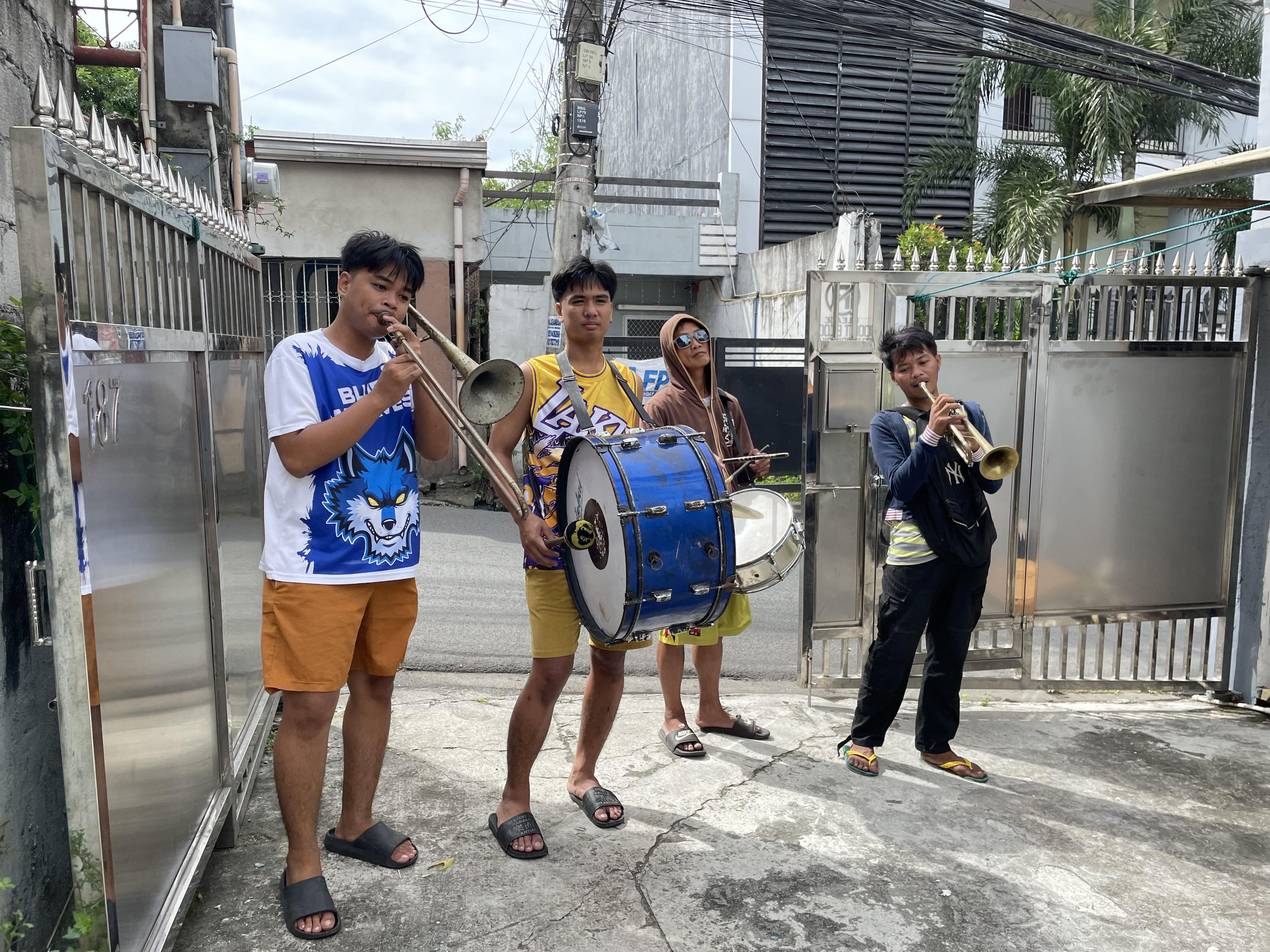 Before saying 'patawad,' remember the joy of Christmas caroling