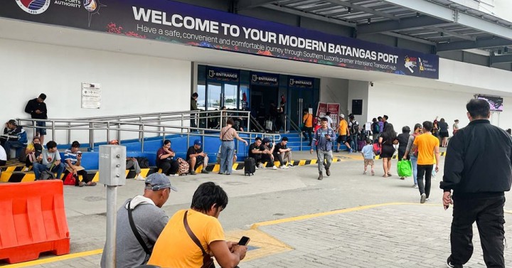 Batangas Port fixers fall