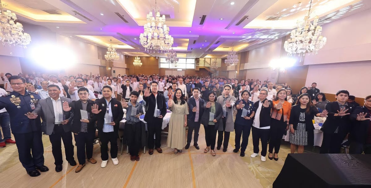 Around 200 male barangay officials, police officers, students, employees of local and national government agencies, and members
of civic society organizations attended the first QC MOVE (Men Opposed to Violence Against Women Everywhere) Summit.