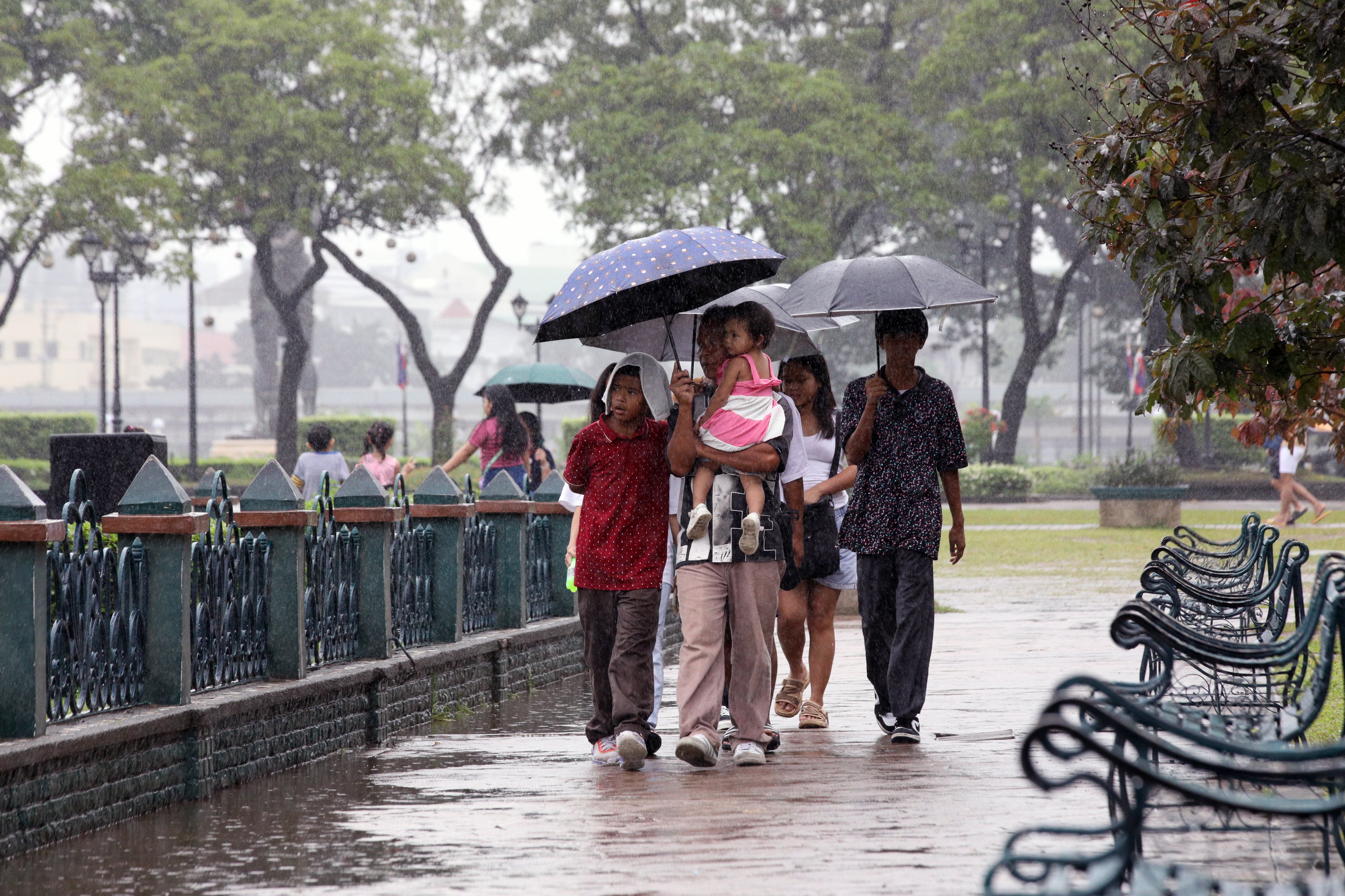 Pinoys’ happy Yuletide expectations drop