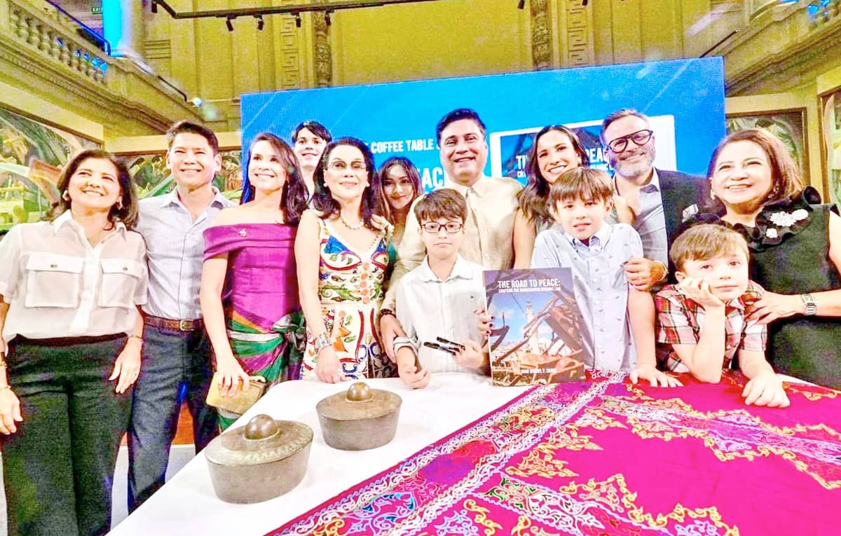 Senator Juan Miguel and Audrey Zubiri with family. (From left) Ana and Manuel Zubiri, Vicky Zubiri, Santi Zubiri, Sebastian and Max Crespi, Stephanie Zubiri, Scott Woodward, Dette Tan. (Back) Juanmi and Adriana Zubiri.