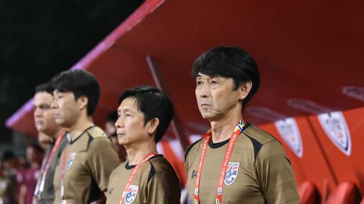 Thailand’s Japanese head coach Masatada Ishii (right) gets embarrassed by the Philippine national team Saturday in the ASEAN Mitsubishi Electric Cup.