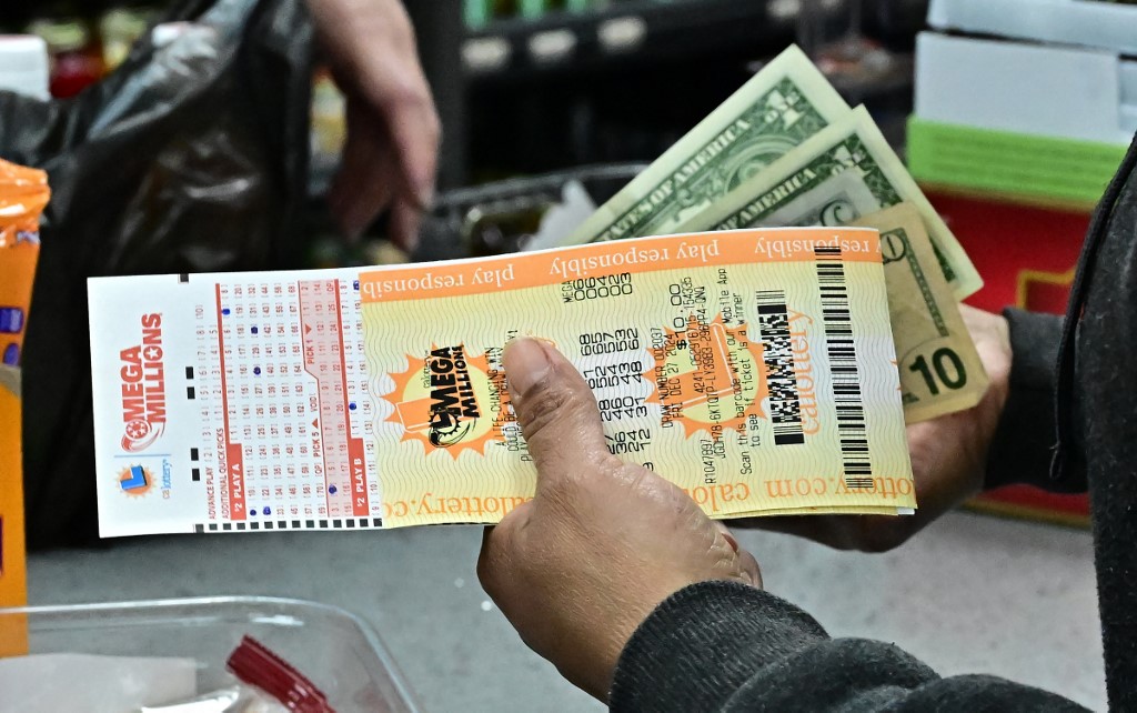 Winning ticket sold for $1.22b lottery jackpot