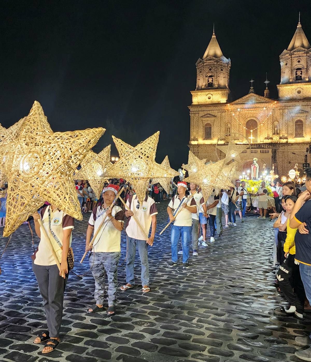 The lanterns of Santa Teresita were made of dried vines.