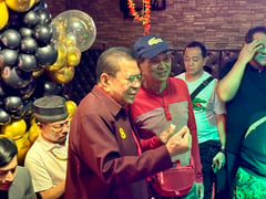 Manong Chavit meets with NGO leaders to share initiatives
