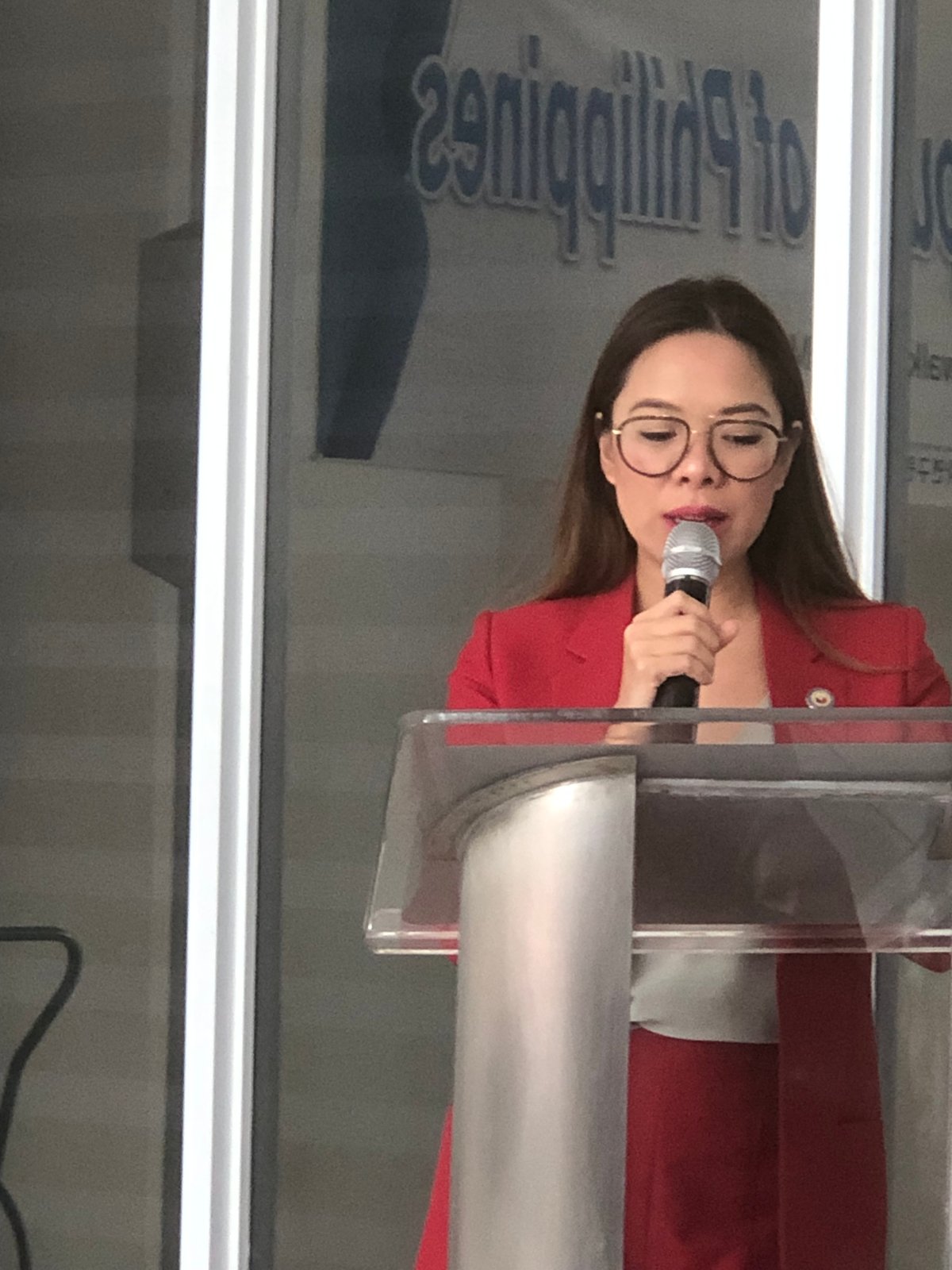 Congresswoman Richelle Singson expresses support for the e-jeepney initiative.