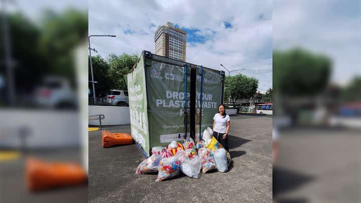 Andrea Pineda’s 17.5 kilograms of plastic waste represent her Christmas gift to mother nature.