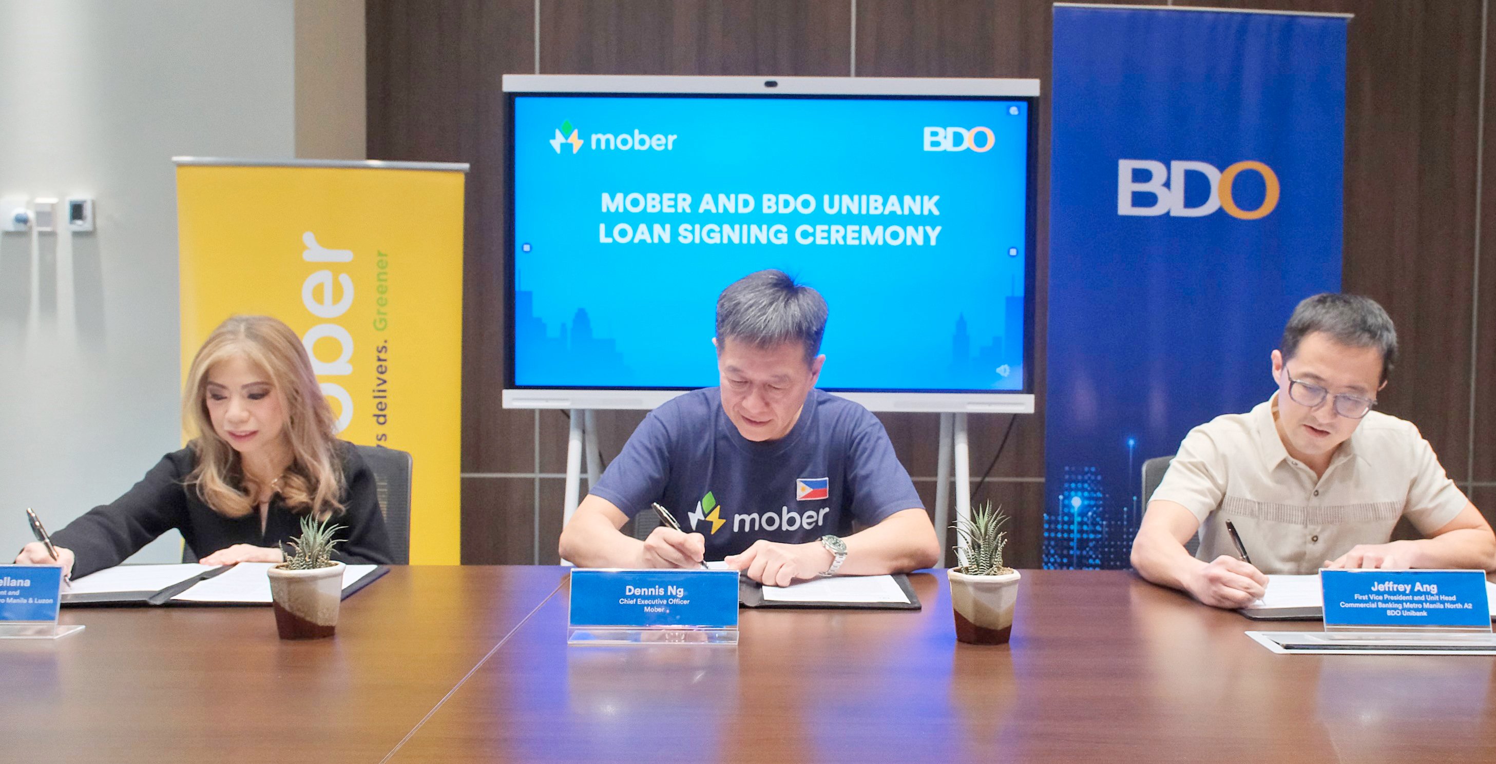 Mober and BDO sign a landmark commercial EV fleet financing deal in the Philippines: (from left) Jeanette Javellana, executive vice president and head of Commercial Banking Metro Manila and Luzon, BDO Unibank; Dennis Ng, founder and CEO, Mober; and Jeffrey Ang, first vice president and unit head of Commercial Banking Metro Manila North A2, BDO Unibank.