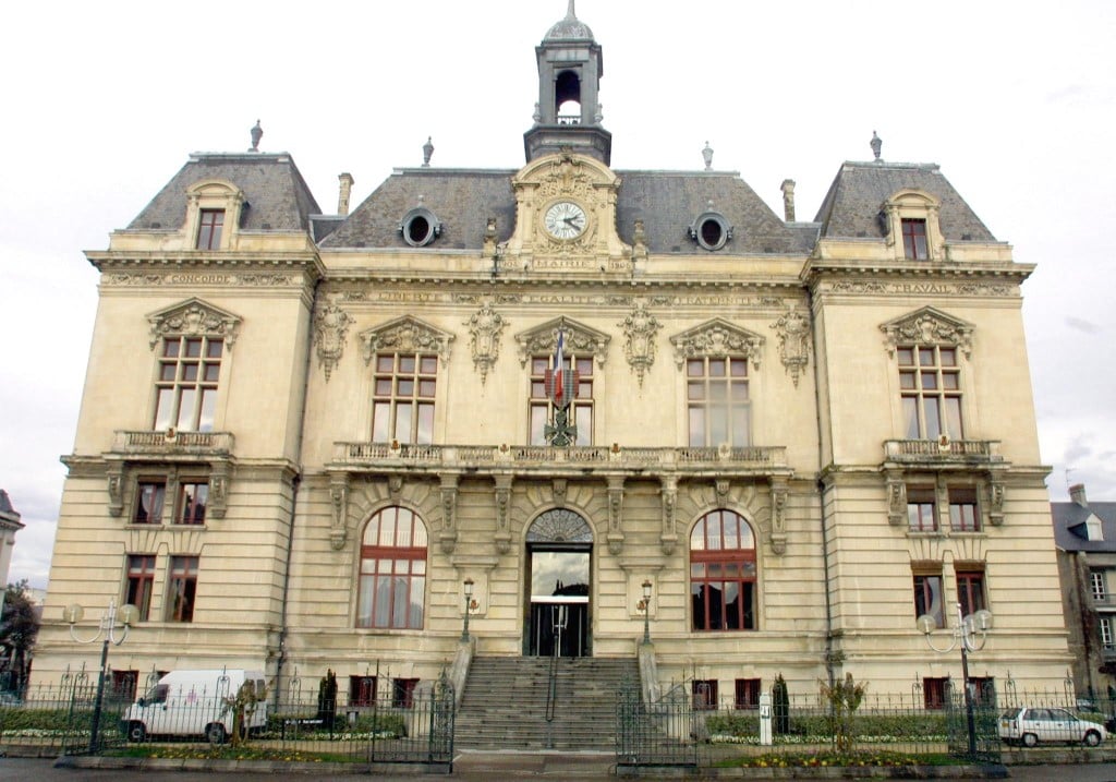 Internet sites of several French cities hit by cyber attacks
