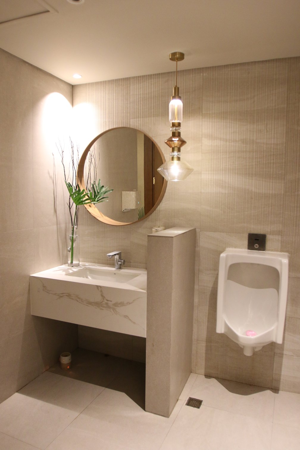 Even comfort rooms serve as a picture of class and elegance.