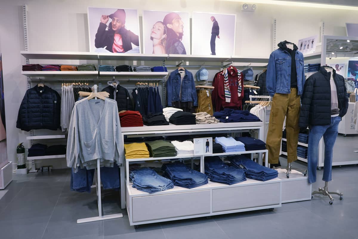 The newly renovated space blends the brand’s signature style with updated design elements creating a vibrant and engaging shopping environment.
