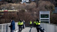 South Korea’s impeached president resists arrest 