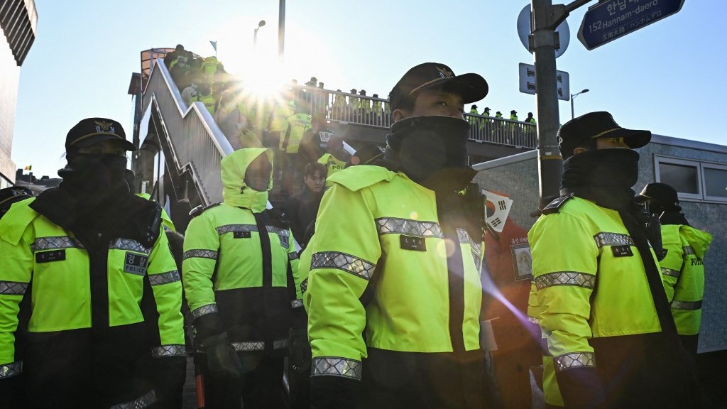 South Korea investigators attempt to arrest President Yoon