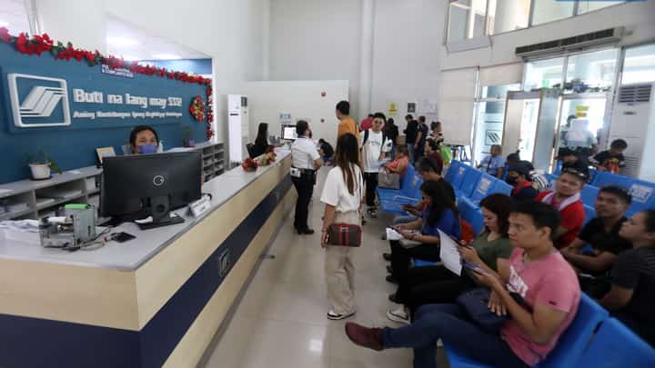 (FILE PHOTO) (January 3 2025) On Friday, January 3, 2024, Social Security System (SSS) members can receive benefits for death, funeral, maternity leave, permanent disability, retirement, sickness, and involuntary separation/unemployment at the SSS Diliman branch on East Avenue in Quezon City. SSS announced that it will increase its monthly contribution by 1% this year, resulting in a 15% total contribution rate, in accordance with the Social Security Act of 2018. This adjustment aims to extend the SSS's fund life and increase benefits for its members. Photo/Analy Labor