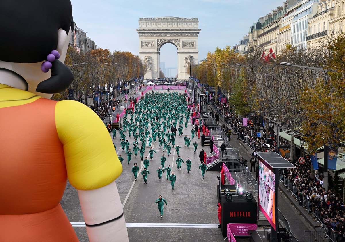 A giant Young-hee presides over the Red Light, Green Light game at the Champs-Élysées.