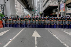 Police block Labor Day march to Mendiola