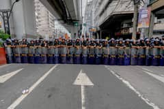 Police block Labor Day march to Mendiola
