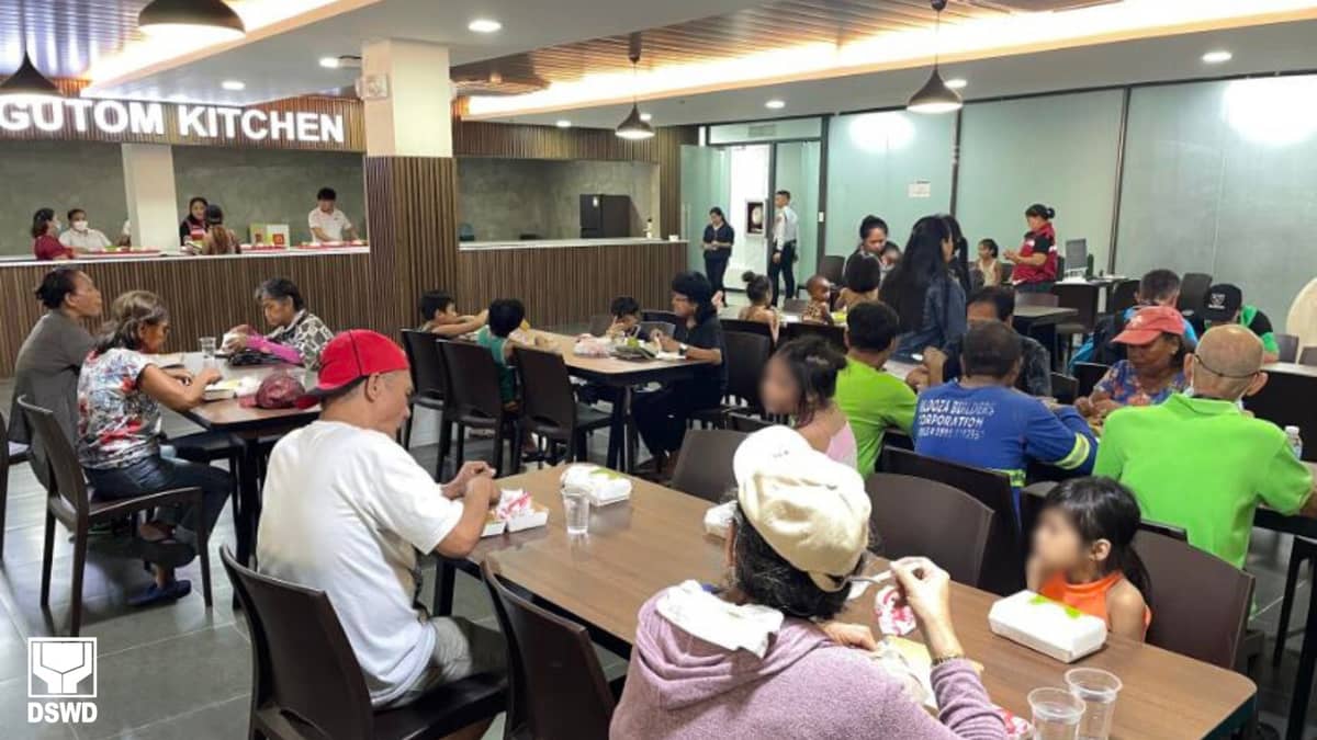 Dinners enjoy the food and ambience at the Walang Gutom Kitchen located at the Nasdake Building along William Street, Barangay 13, Pasay City.