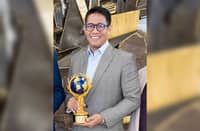Meralco chief sustainability officer Raymond Ravelo with the Triple P Sustainability Awards trophy for ESG Thought Leader of the Year.