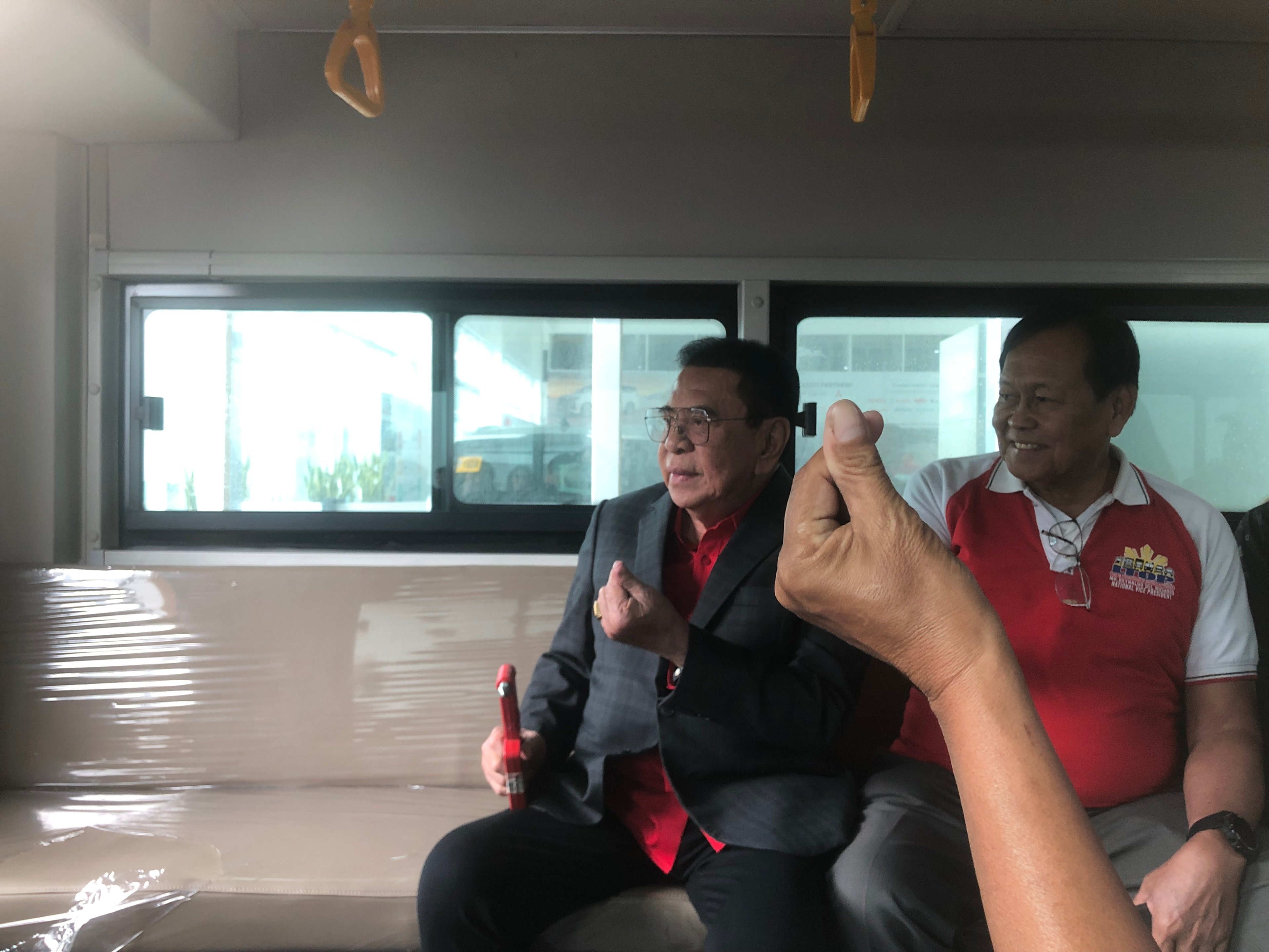 Luis ‘Chavit’ Singson inside the e-jeepney shows the ‘Korean Heart’ — the crossed thumb and index fingers form a small heart shape, symbolizing love or affection.