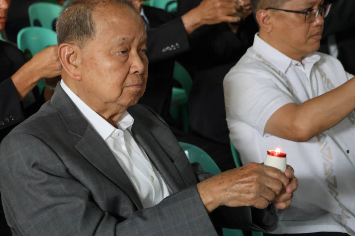Businessman and former special envoy to China Carlos Chan holds a candle symbolizing Tzu Chi’s light that illuminate the hearts of everyone and the darkness to every corner of the world during the tribute to the humanitarian services of the international charity organization and celebration of the 10th anniversary of Tzu Chi Bohol chapter at the Cogon Gymnasium in Tagbilaran City, Bohol on 15 December 2024.