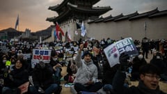 Hundreds rally for South Korea's Yoon as new arrest bid beckons