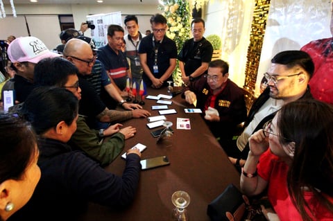 'Manong Chavit' Singson honors father's legacy with his word