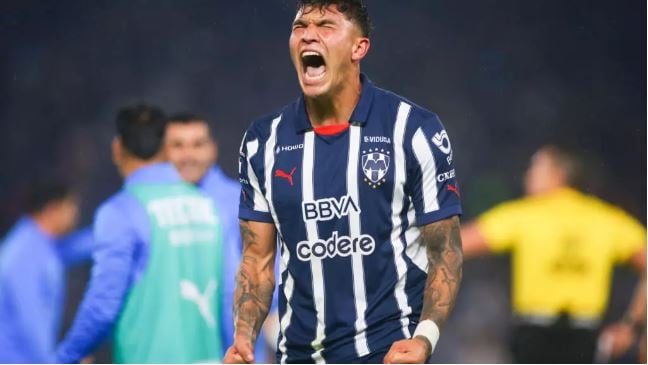 U.S. striker Vazquez lands record contract
