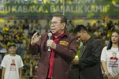 Chavit seeks government action:
Tomatoes now cost P20 apiece