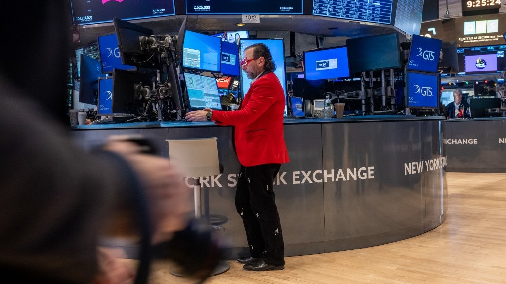 US stocks fall as bond yields rise on tariff concerns