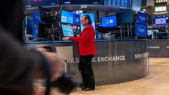 US stocks fall as bond yields rise on tariff concerns