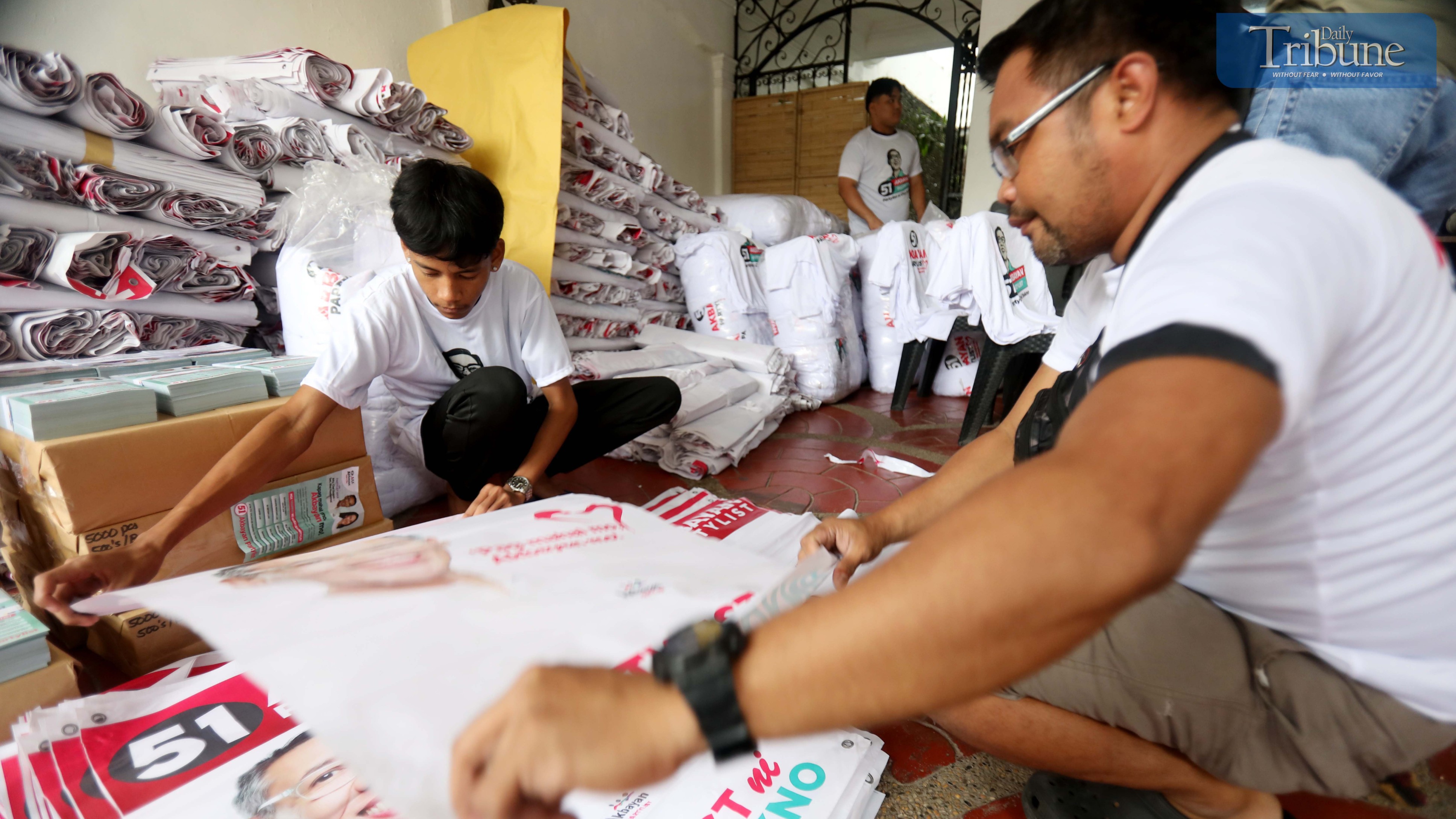 Comelec: Politicians should take down billboards 2 days before campaign period