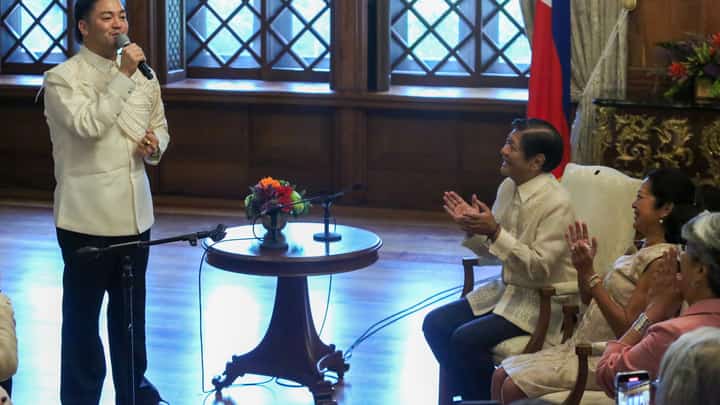 President Ferdinand "Bongbong" Marcos Jr. and First Lady Liza Araneta-Marcos welcomed Sofronio Vasquez III, Grand Winner of ‘The Voice USA’ Season 26, in Malacañan Palace on Wednesday 8 January 2025.
Vasquez serenade the President and the First Lady with Beatles song "Imagine" and his winning piece, “A Million Dreams."