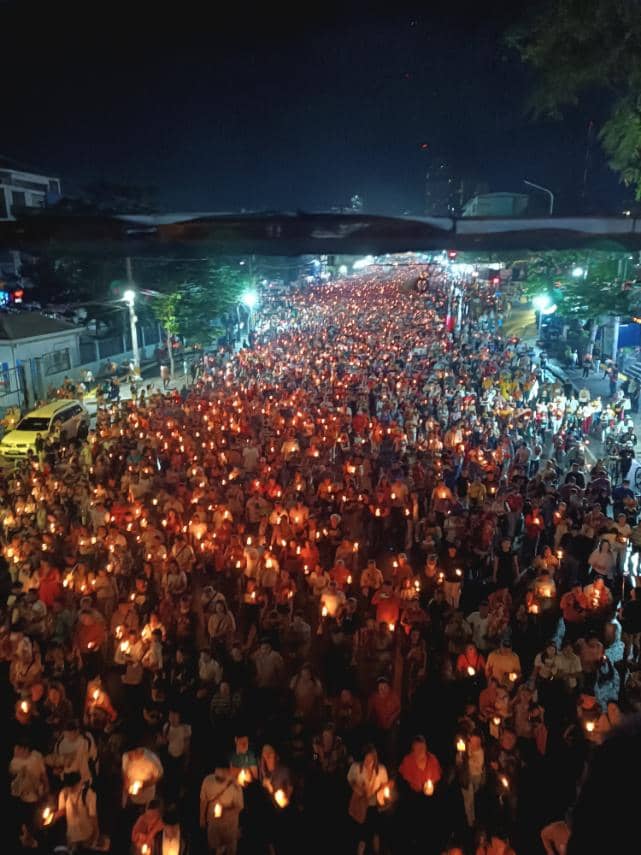 The Penitential Walk with Jesus in Cebu City marks the opening of the 460th Feast of Señor Sto. Niño de Cebu on Thursday, 9 January 2025.