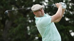 Hall joins 6-man tie for Sony Open lead