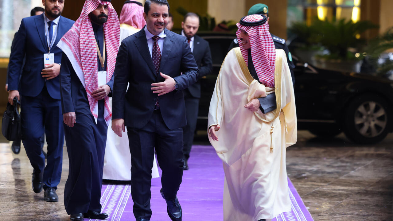 Arab, EU diplomats in Saudi for talks on Syria aid