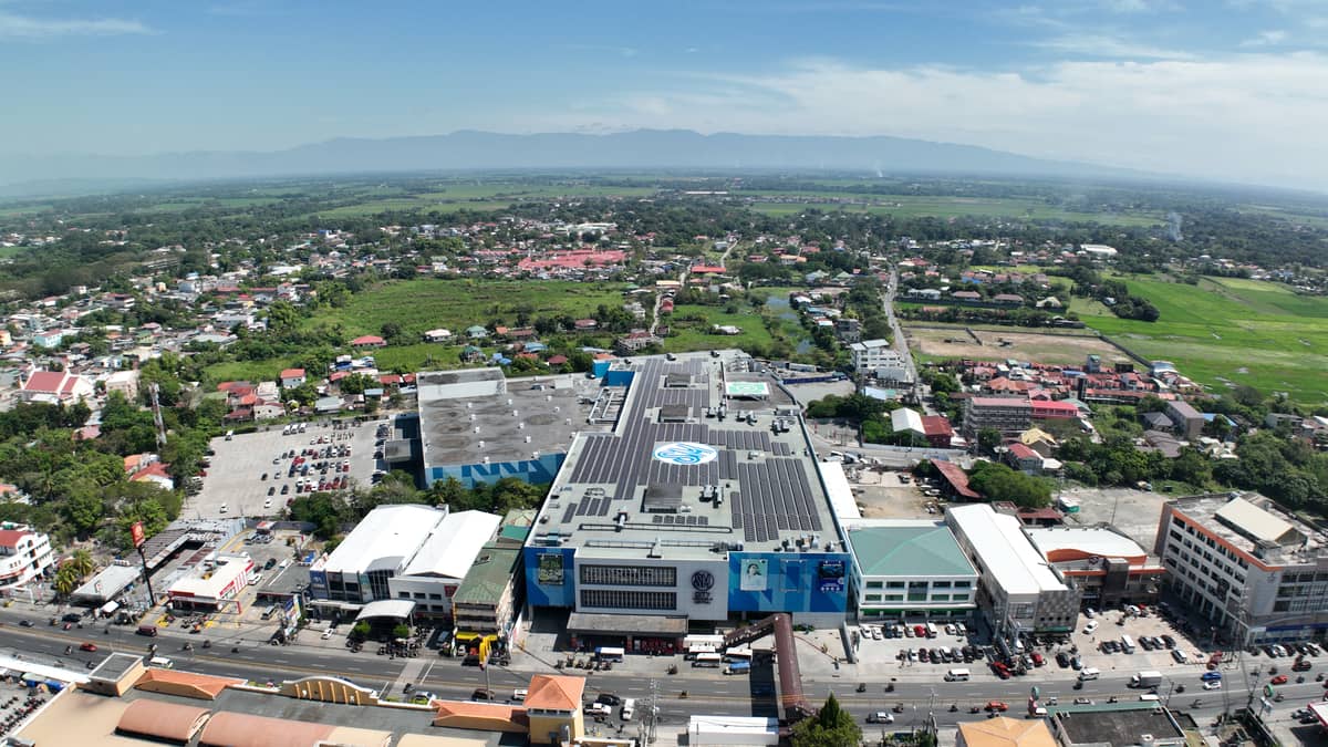 SM City Urdaneta Central in Pangasinan powers its operations with a 0.89MWp solar energy system, fully operational in 2023.