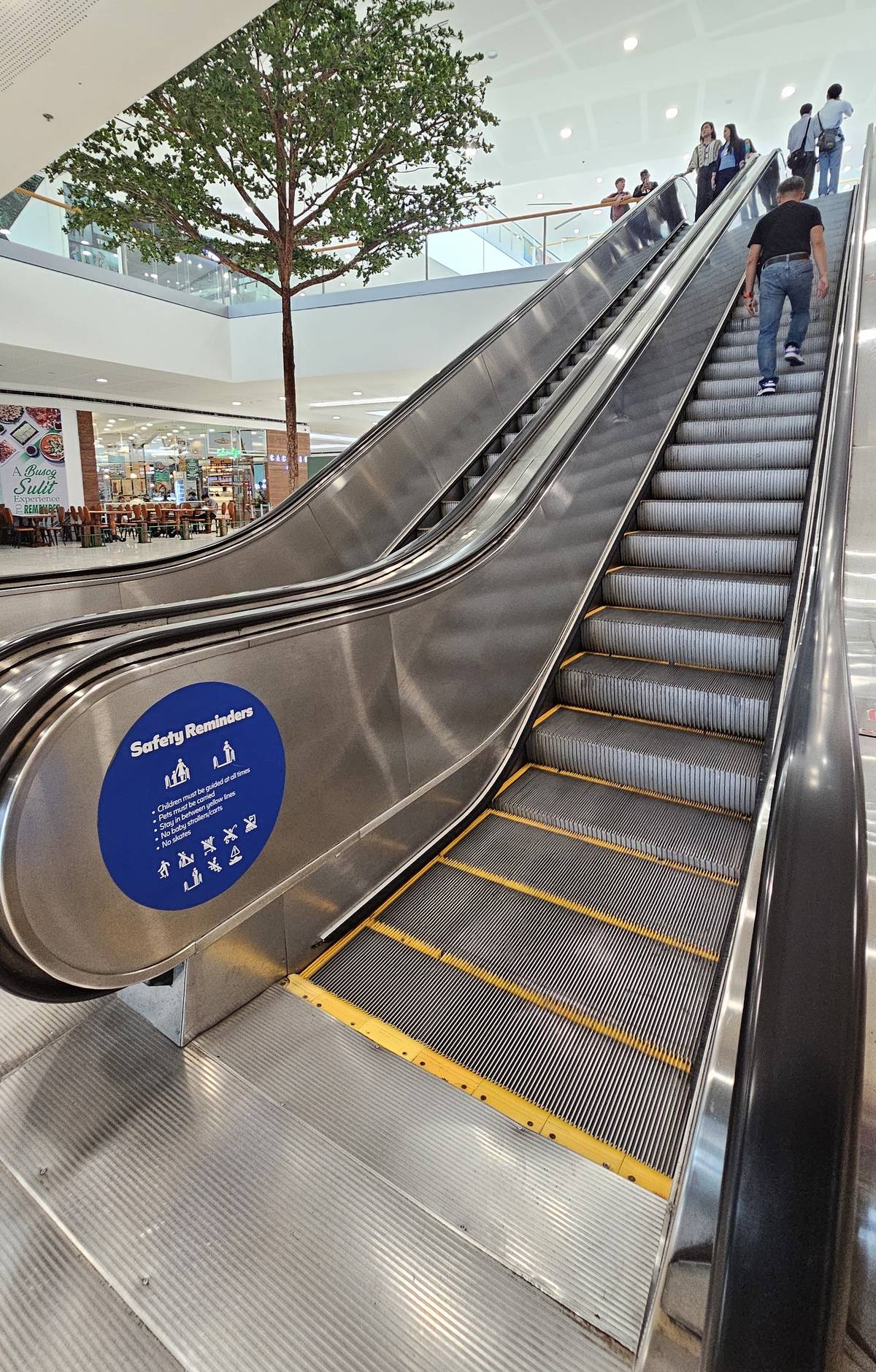 Solar power directly fuels key mall operations, including lighting and escalators, minimizing SM Supermalls’ dependence on the national grid.