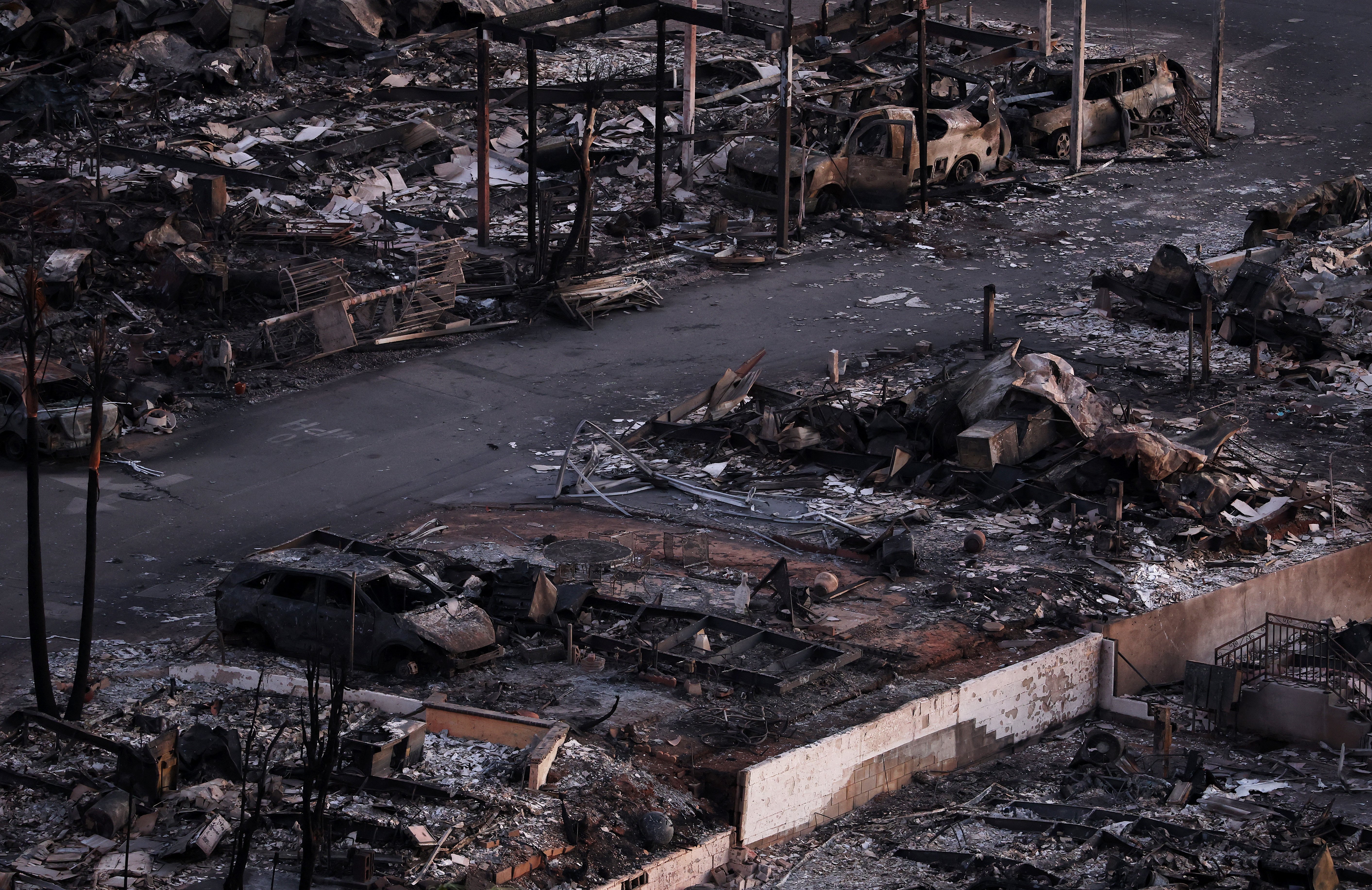 Los Angeles blaze death toll rises
