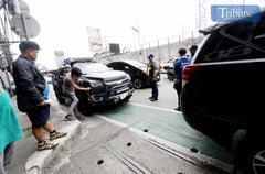 Pickup truck crashes into concrete barriers on EDSA