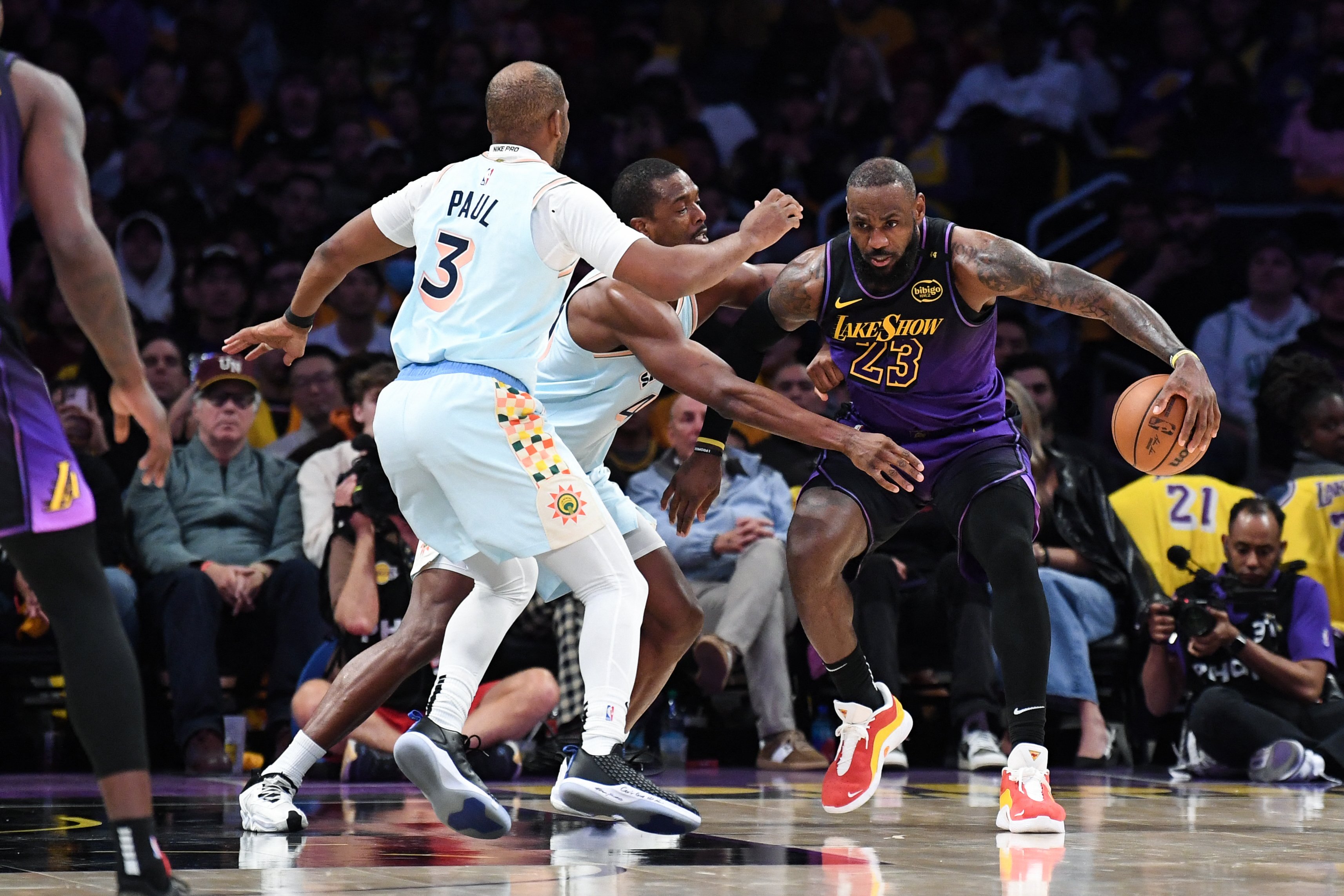 Lakers, Clippers return to court amid LA wildfire devastation