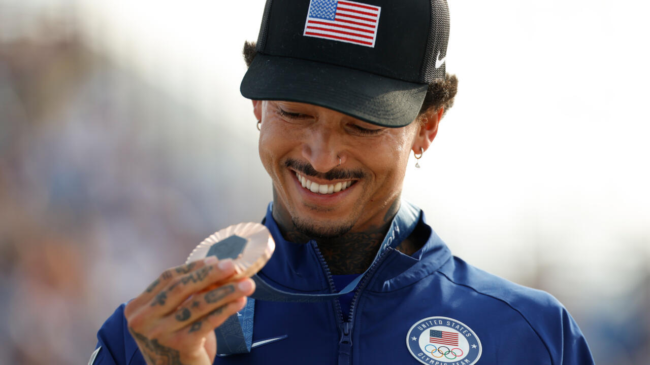 IOC replaces defective medals