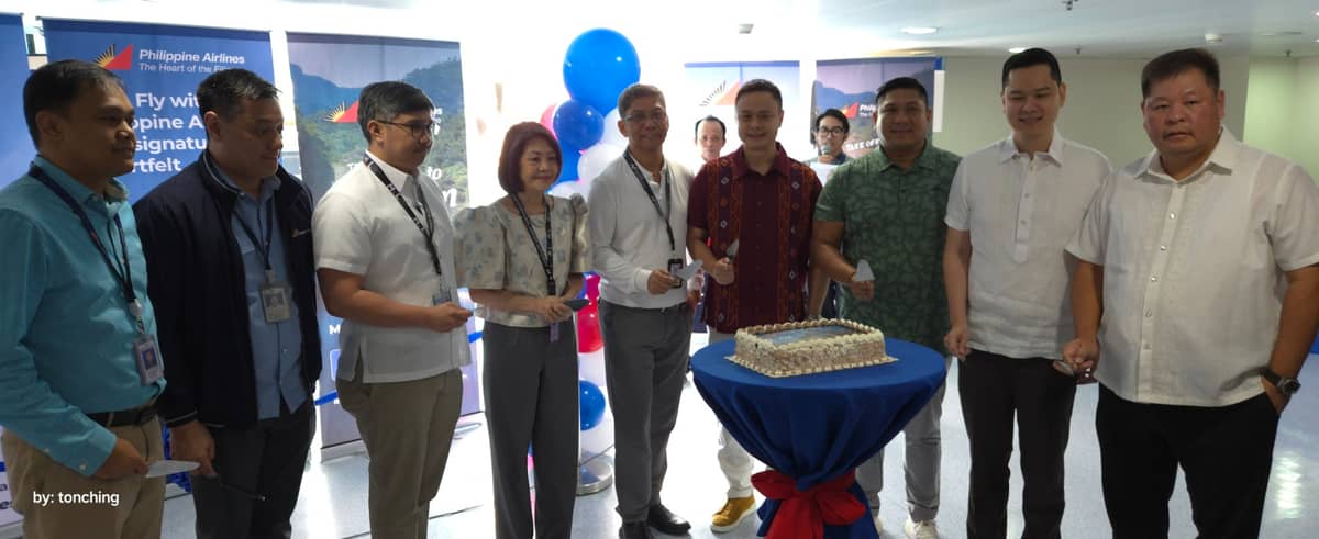 (L-R): PAL Express VP for Ground Operation Mathew Tamaray, PAL VP for Sale Salvador Britanico, MIAA HEA and Spokesman Atty. Jeffrey David, MIAA Senior Assistant General Manager Ma. Lourdes Reyes, NAIA T2 Manager; Sean Sunga, PAL President and COO Captain Stanley Ng, Cauayan Mayor Caesar "Jaycee" Dy Jr., PAL Express President; Rabbi Vincent Ang, PAL Board of Director David Ong, at the ceremonial cake cutting during the inaugural flight Manila-Cauayan held at the NAIA Terminal on January 15.