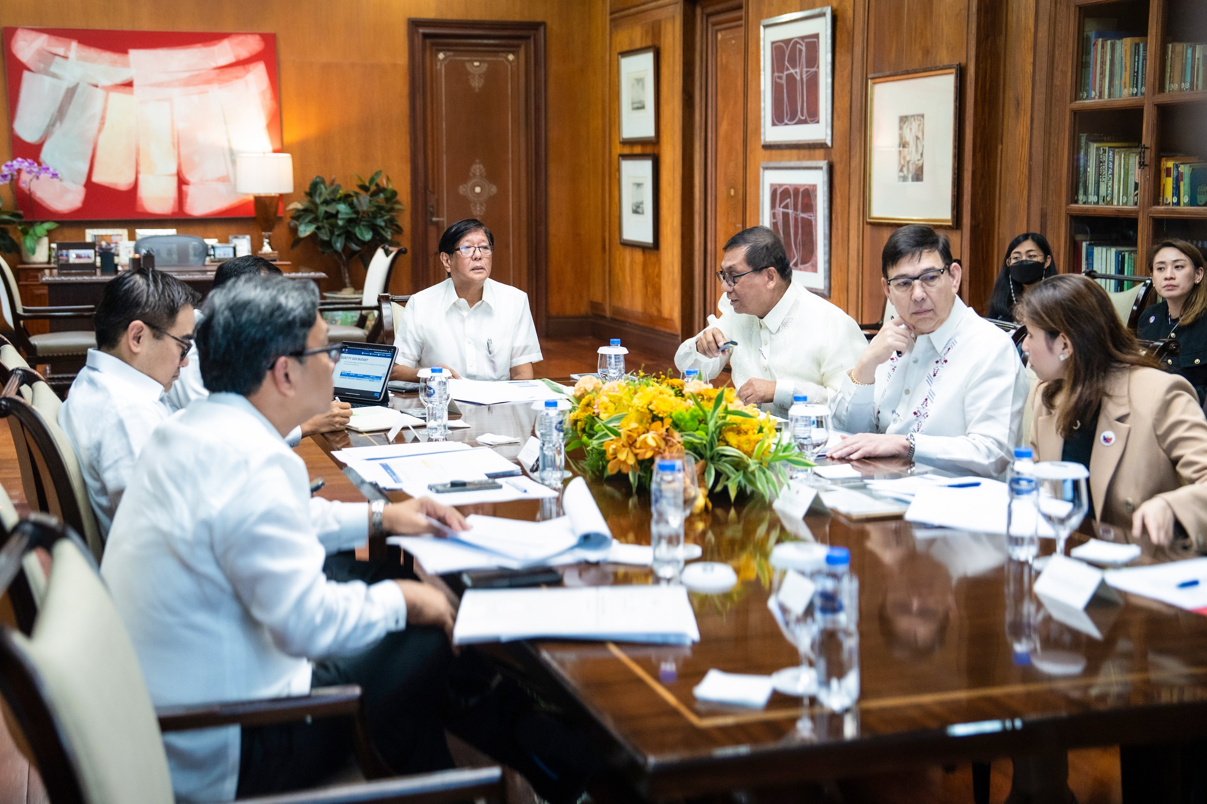 Marcos pledges funding for Virology and Vaccine Institute