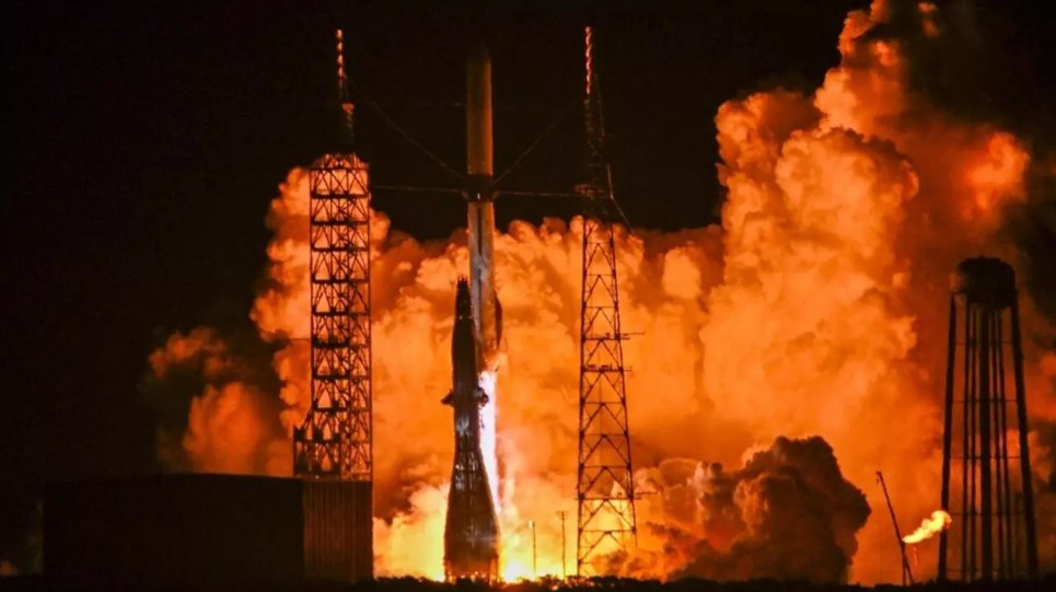Massive U.S. rocket launches, India docks two satellites