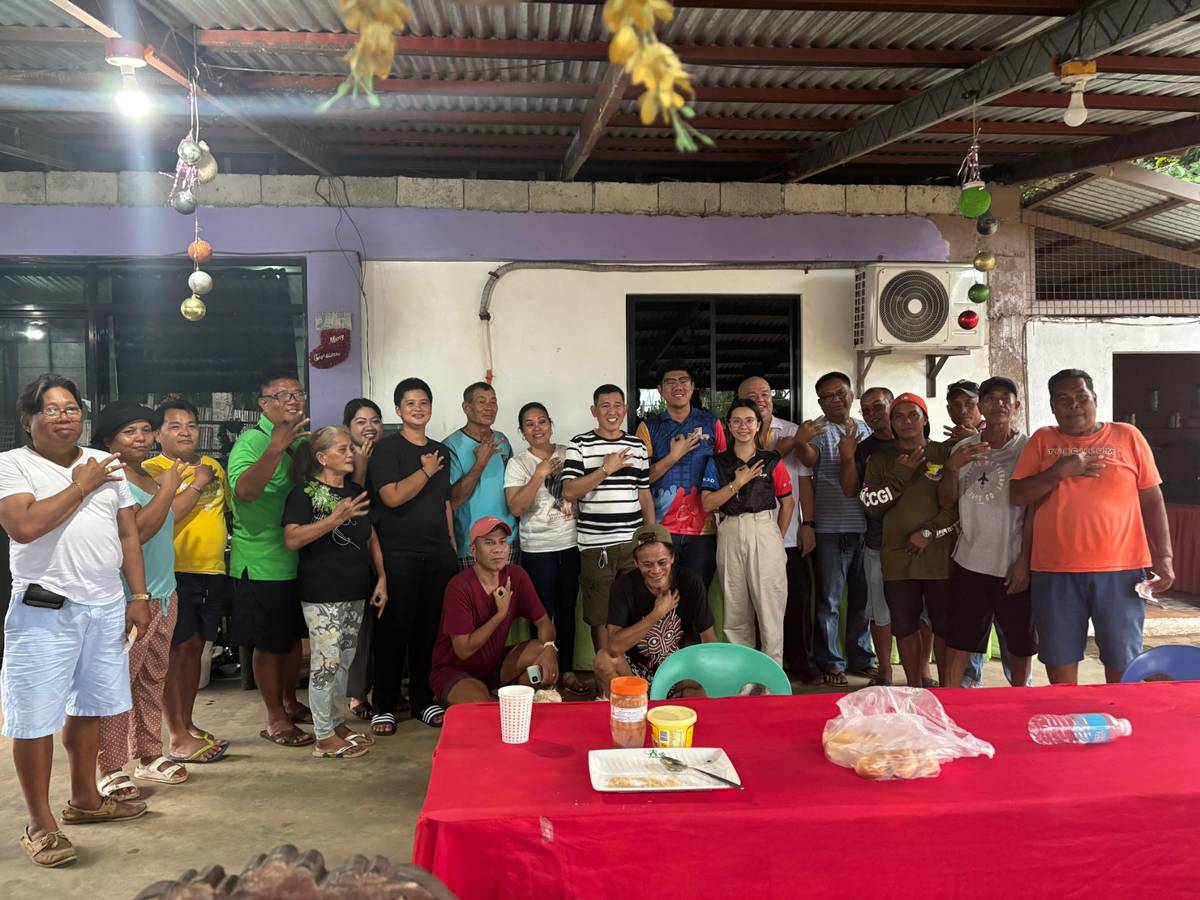 Kaunlad Pinoy with running Mayor Lloyd Espinosa of Batad, Iloilo