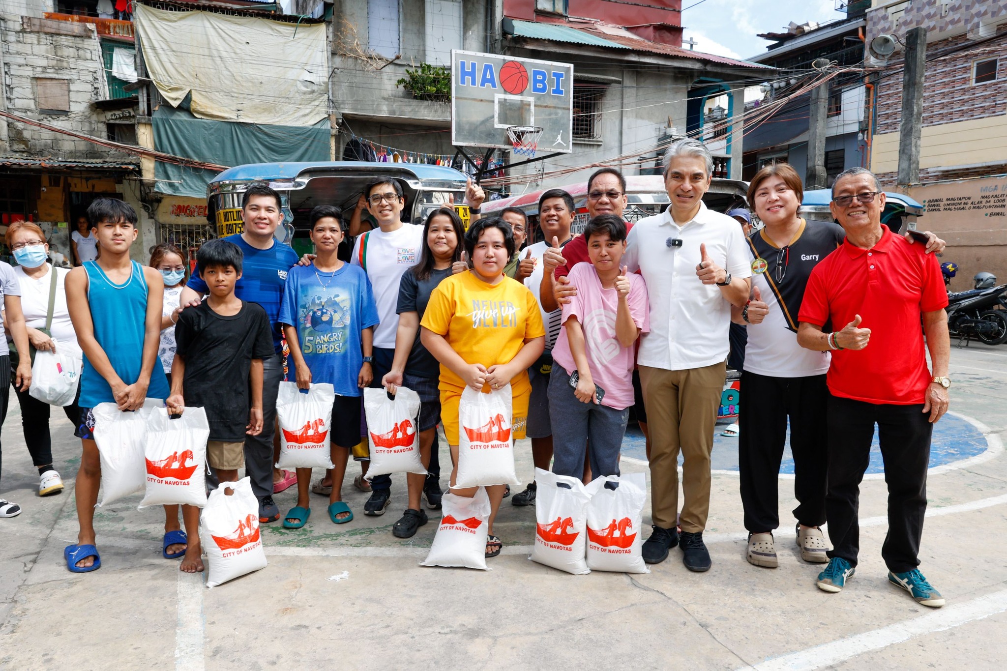 Navotas families provided rice aid